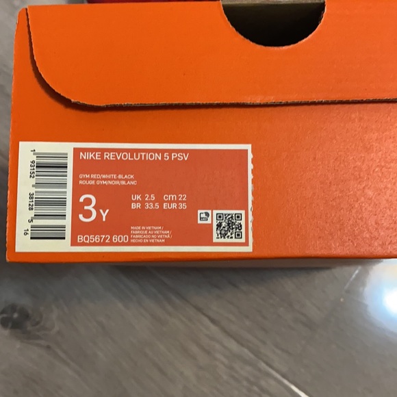 Nike sneakers - Picture 3 of 3